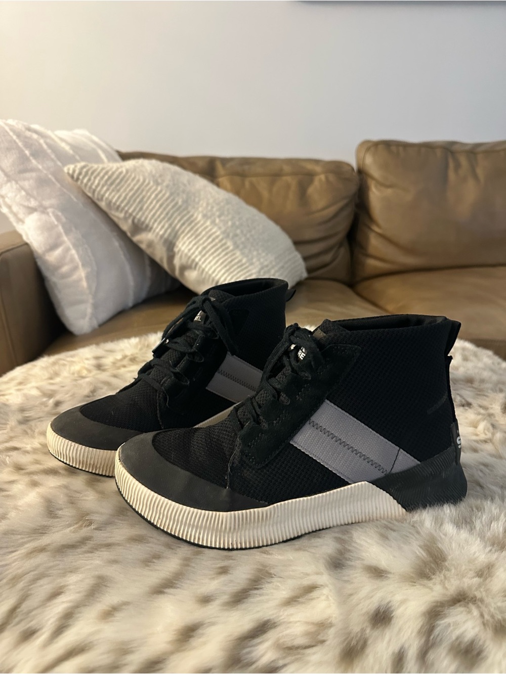 Sorel Women's Out N About Sneaker Boots with Gray Stripe